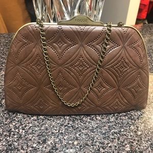 Fossil Clutch